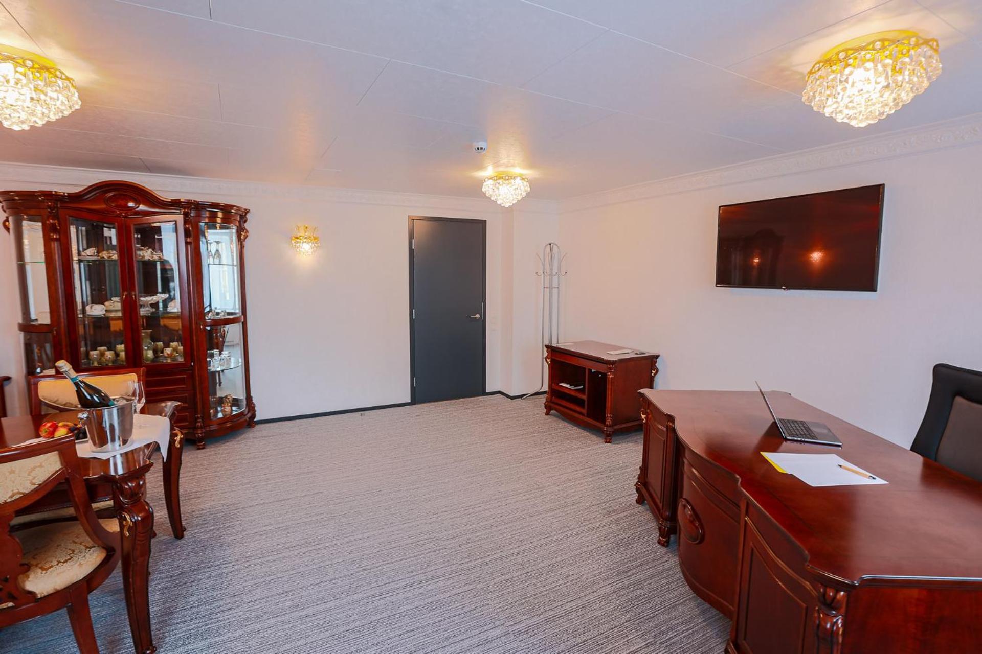 Inger Hotell Narva Exteriör bild