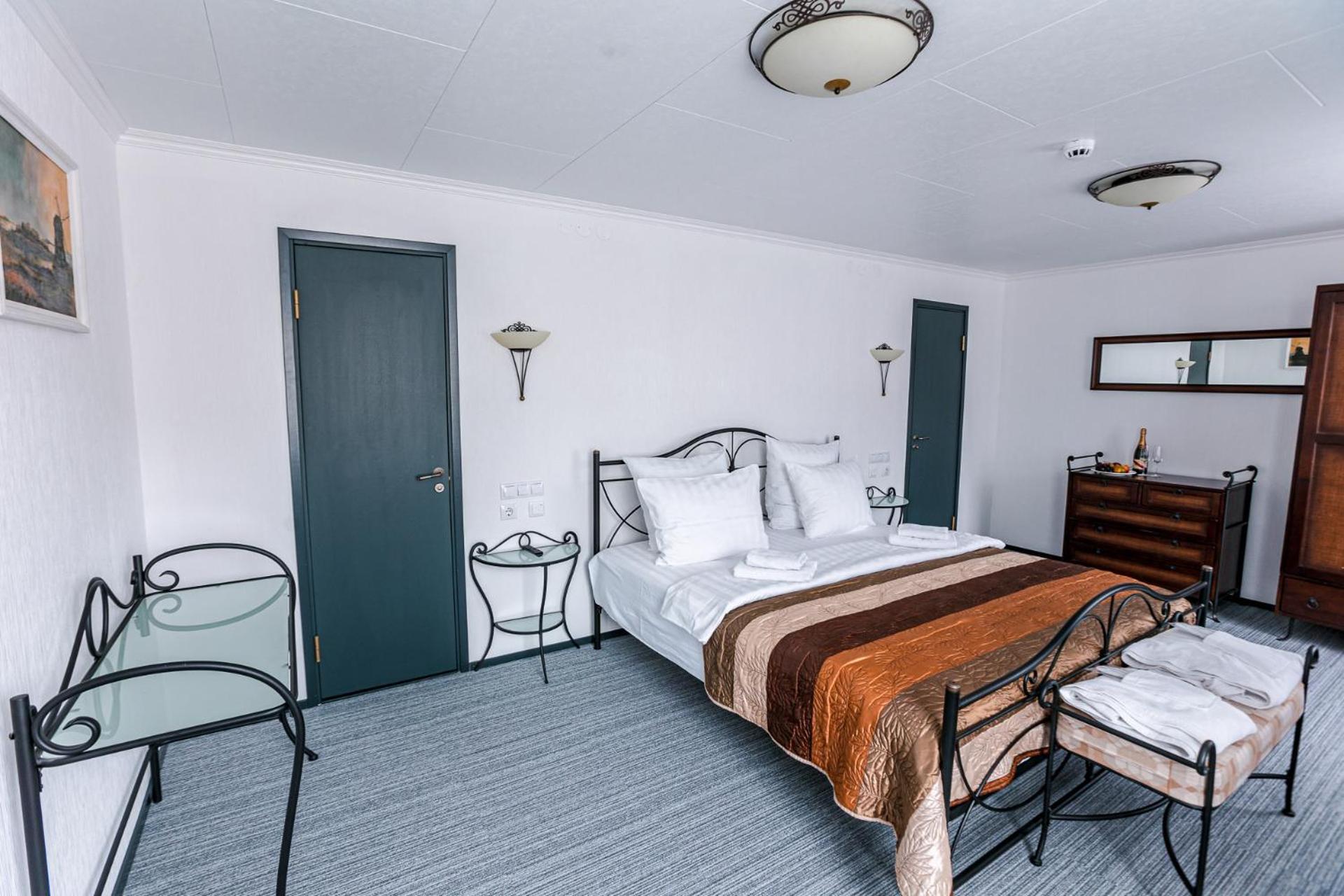 Inger Hotell Narva Exteriör bild