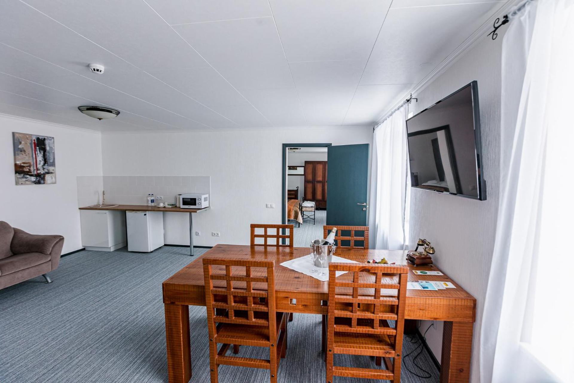 Inger Hotell Narva Exteriör bild